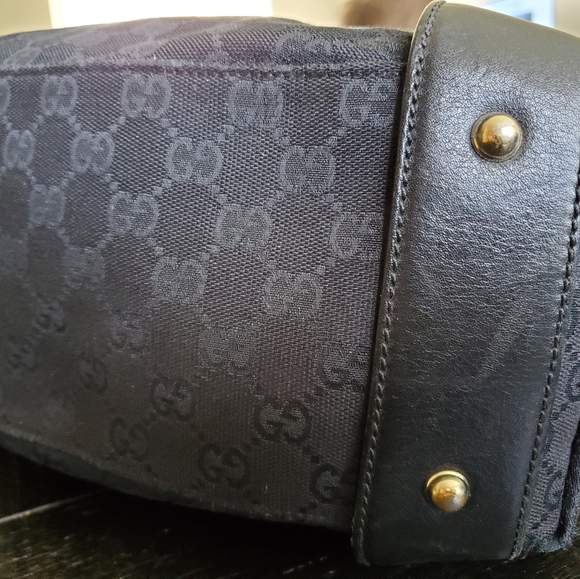 Authentic Gucci Pelham Handbag - Picture 4 of 16